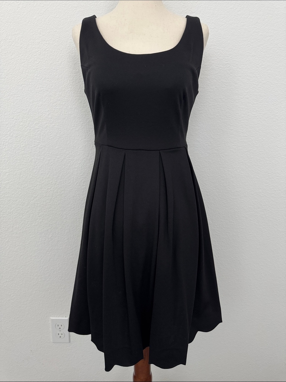 ELLE Little Black Dress Pleated Skirt Sleeveless Tank Scalloped Trim Mini 2 S